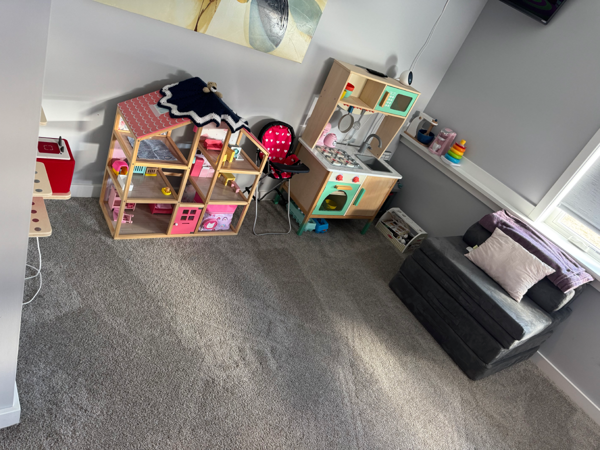 Images of high-quality or eco-friendly cleaning products that are used in residential cleaning.